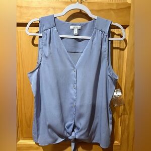 Nine West women’s size medium blue textured top button up, V-neck, tie knot NWT
